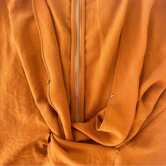 NWT | Lulu’s burnt orange wrap top with zipper back, size S - Picture 4 of 5